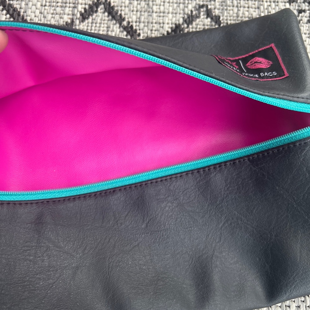 Makeup Junkie Bag Medium Smooth Black with Teal Zipper - Used (see pic)